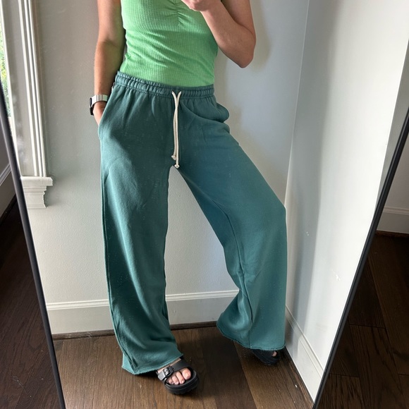 NWT Perfect White Tee Hailey Wideleg Sweatpants - Picture 5 of 8